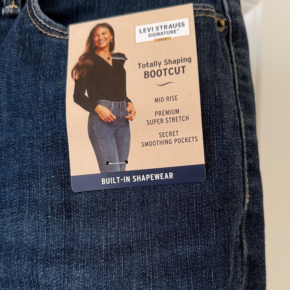 Levi Women's Dark Blue Bootcut Jeans - Picture 3 of 7